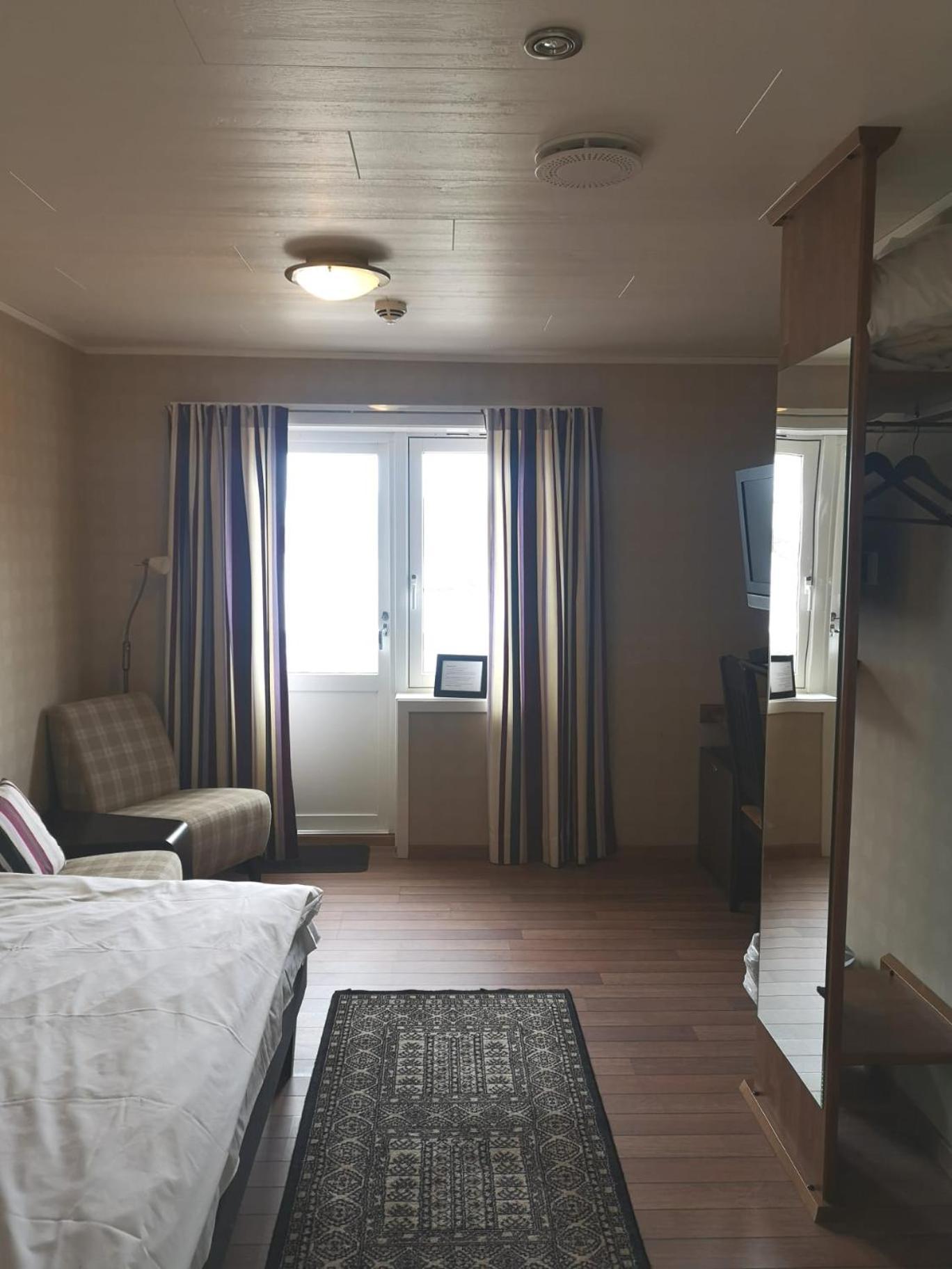 Ulvsvag Gjestgiveri Og Fjordcamping As Εξωτερικό φωτογραφία