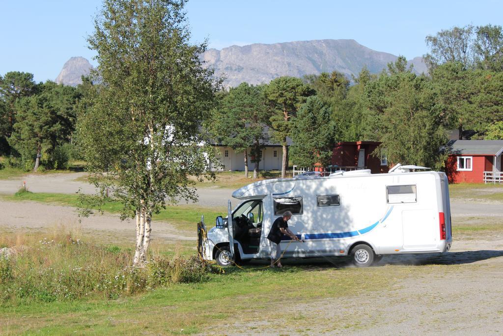 Ulvsvag Gjestgiveri Og Fjordcamping As Εξωτερικό φωτογραφία