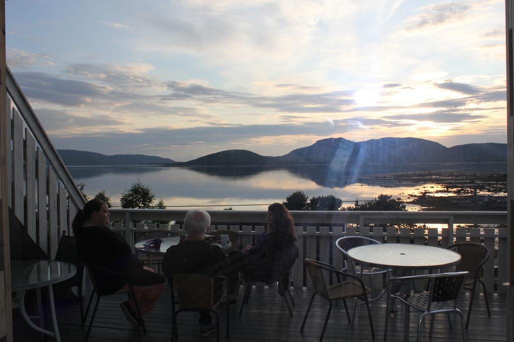 Ulvsvag Gjestgiveri Og Fjordcamping As Εξωτερικό φωτογραφία