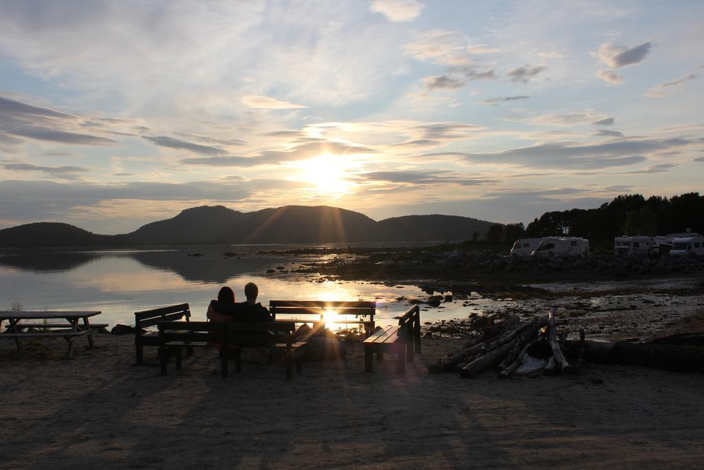 Ulvsvag Gjestgiveri Og Fjordcamping As Εξωτερικό φωτογραφία